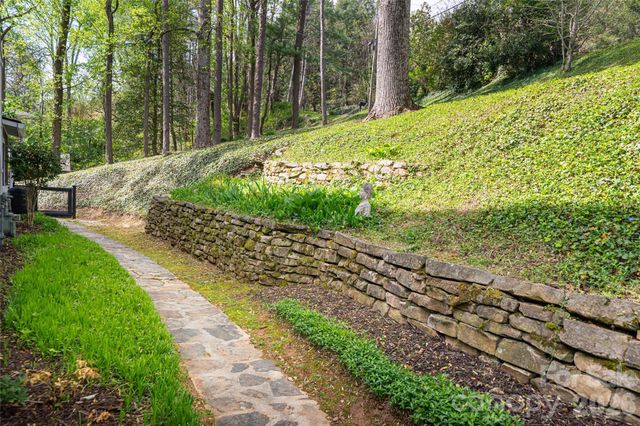 114 Cambridge Road, Asheville, NC 28804