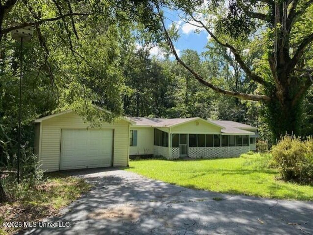 7 County Road 527, Como, MS 38619 — exterior