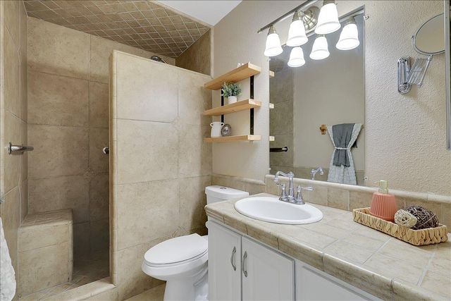 10570 Apple Grove Way, Rancho Cordova, CA 95670