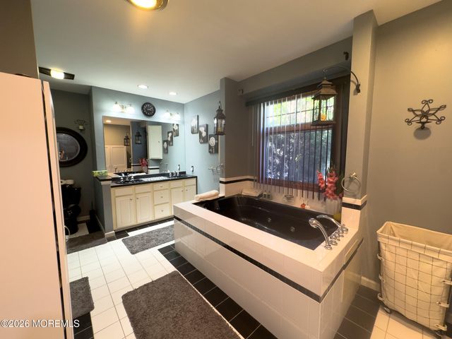 75 Cannon Boulevard, Jackson, NJ 08527