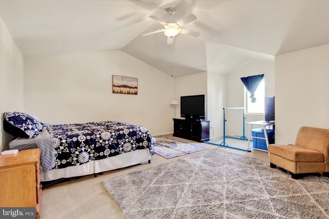 2525 ADMIRE SPRINGS DR, Dover, PA 17315