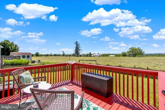 2525 ADMIRE SPRINGS DR, Dover, PA 17315
