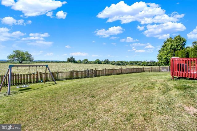 2525 ADMIRE SPRINGS DR, Dover, PA 17315