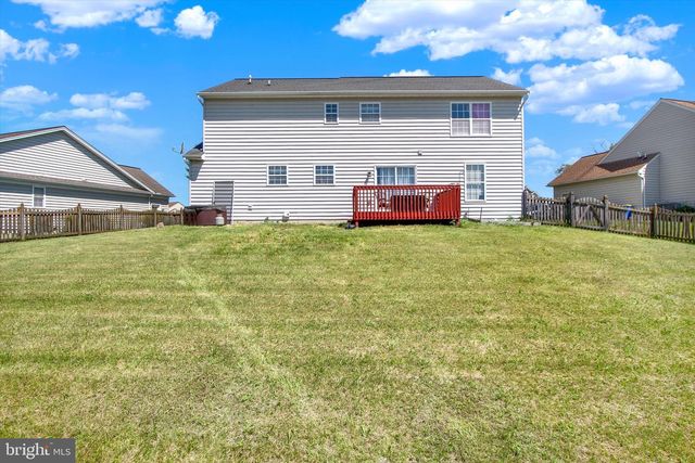 2525 ADMIRE SPRINGS DR, Dover, PA 17315