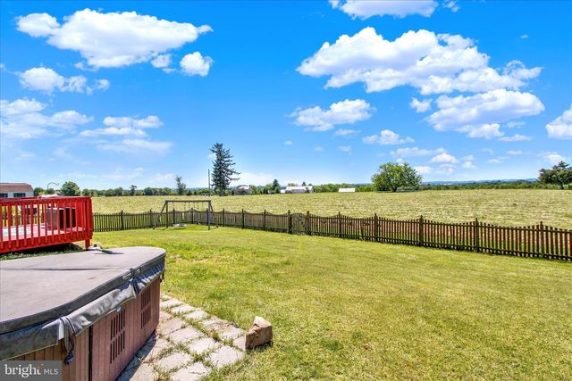 2525 ADMIRE SPRINGS DR, Dover, PA 17315