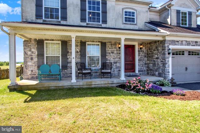 2525 ADMIRE SPRINGS DR, Dover, PA 17315