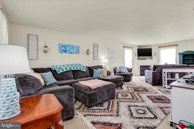 2525 ADMIRE SPRINGS DR, Dover, PA 17315