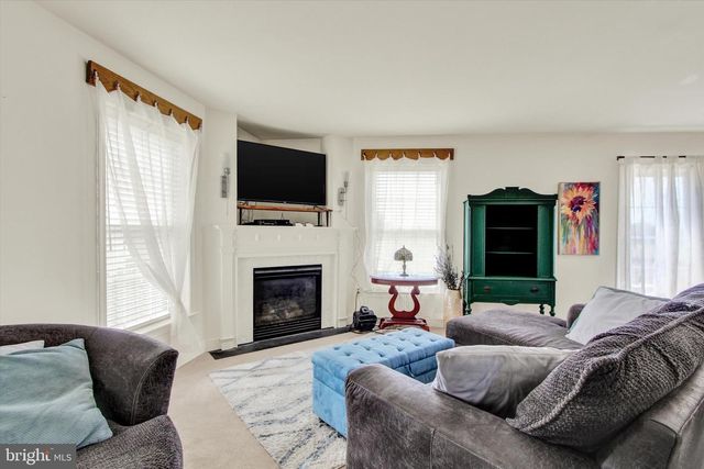 2525 ADMIRE SPRINGS DR, Dover, PA 17315