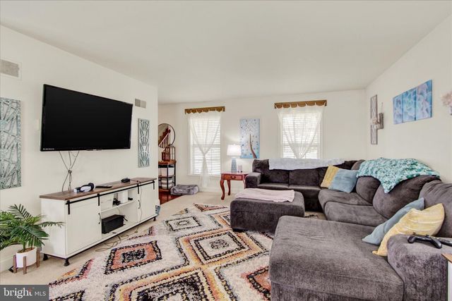 2525 ADMIRE SPRINGS DR, Dover, PA 17315
