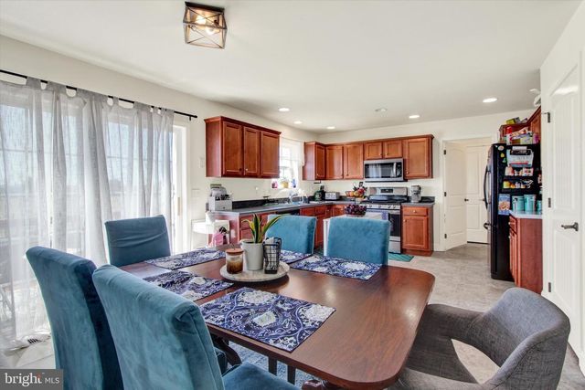 2525 ADMIRE SPRINGS DR, Dover, PA 17315