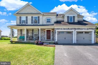 2525 ADMIRE SPRINGS DR, Dover, PA 17315