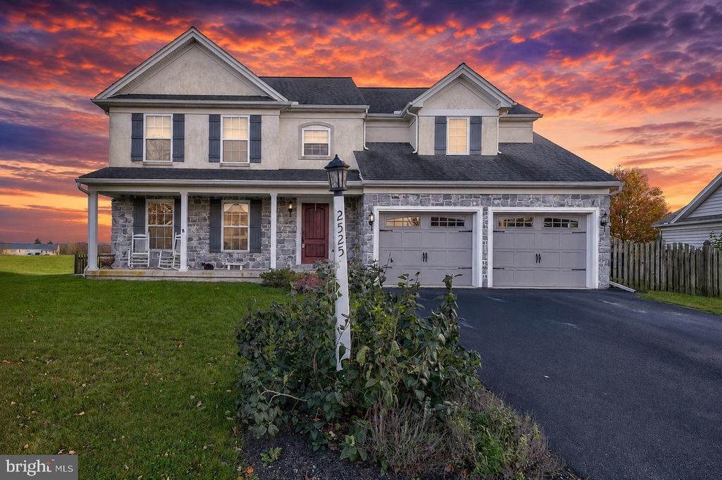 Image 1 of property listing at 2525 ADMIRE SPRINGS DR, Dover, PA 17315