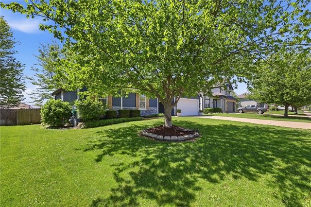 20903 W 224th Street, Spring Hill, KS 66083