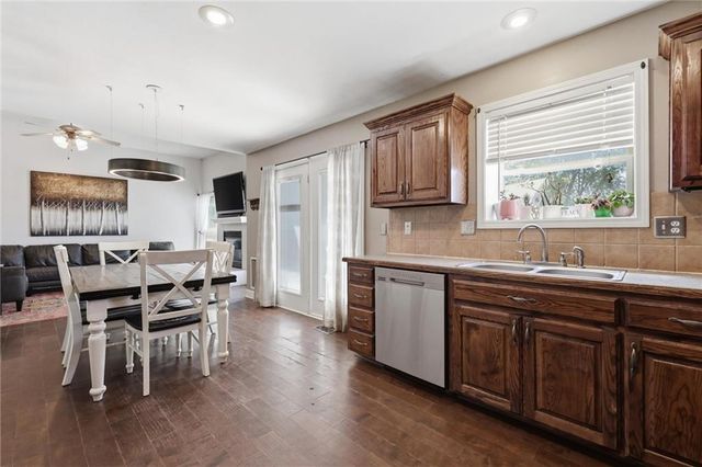 20903 W 224th Street, Spring Hill, KS 66083