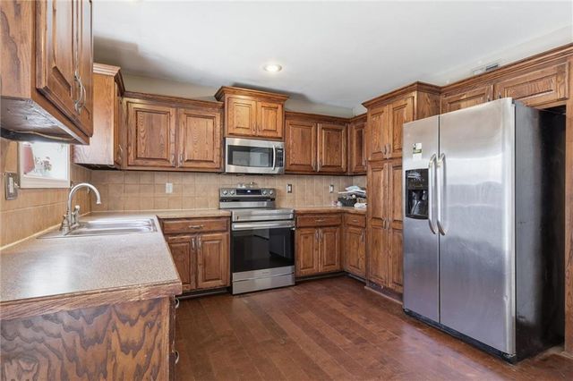 20903 W 224th Street, Spring Hill, KS 66083