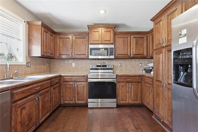 20903 W 224th Street, Spring Hill, KS 66083