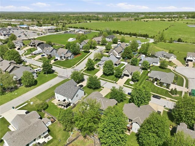 20903 W 224th Street, Spring Hill, KS 66083