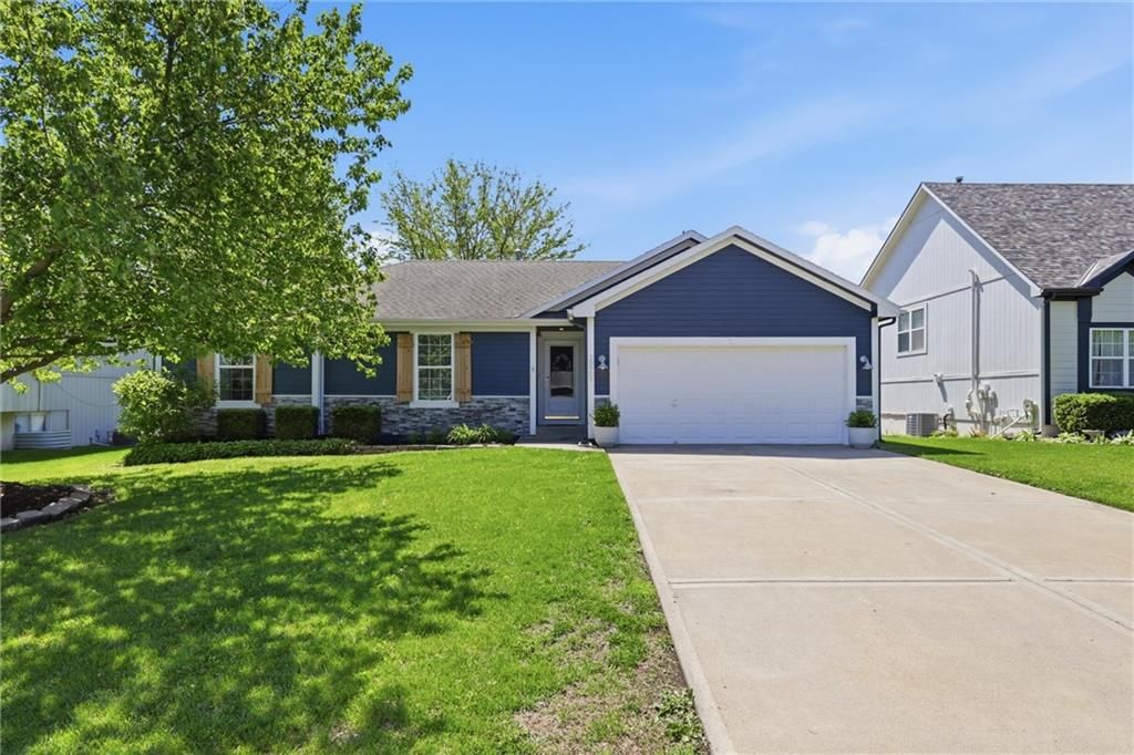 20903 W 224th Street, Spring Hill, KS 66083