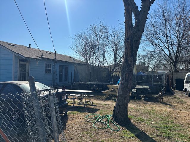 1821 N Winnetka Avenue, Dallas, TX 75208