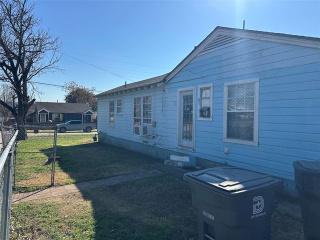 1821 N Winnetka Avenue, Dallas, TX 75208