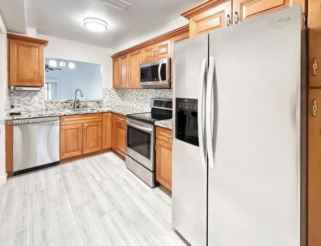 4182 S Pine Island Road, Davie, FL 33328