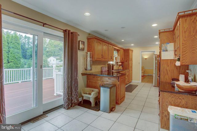 511 LARKSPUR LN, Chambersburg, PA 17202