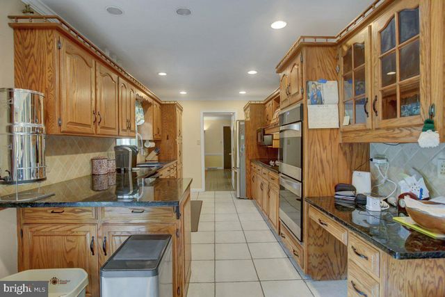 511 LARKSPUR LN, Chambersburg, PA 17202