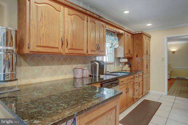 511 LARKSPUR LN, Chambersburg, PA 17202