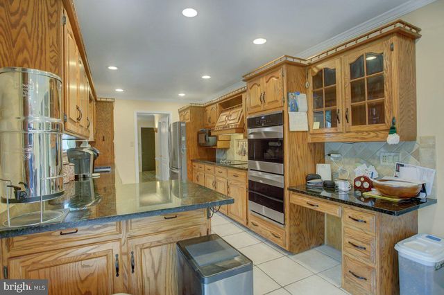 511 LARKSPUR LN, Chambersburg, PA 17202