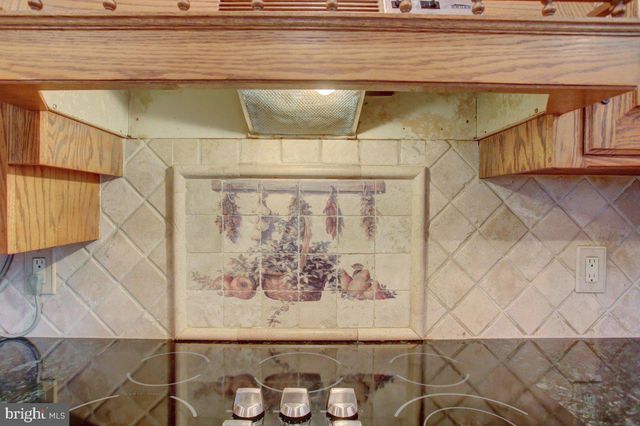 511 LARKSPUR LN, Chambersburg, PA 17202