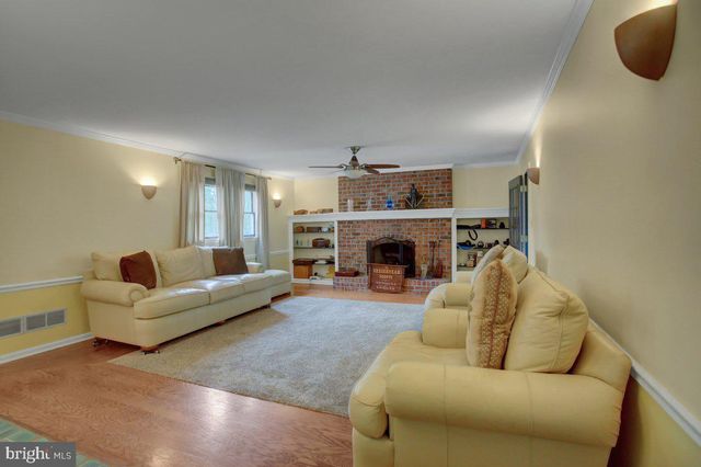 511 LARKSPUR LN, Chambersburg, PA 17202