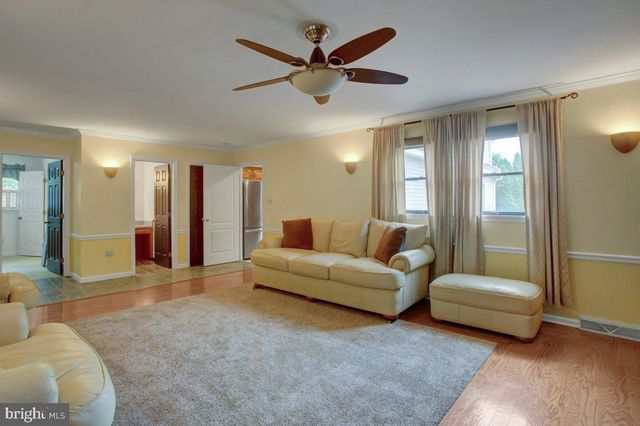 511 LARKSPUR LN, Chambersburg, PA 17202