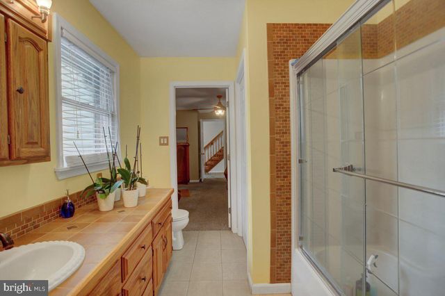 511 LARKSPUR LN, Chambersburg, PA 17202