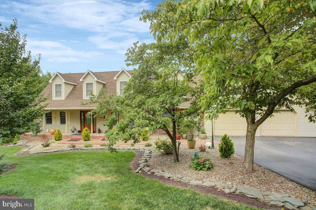 511 LARKSPUR LN, Chambersburg, PA 17202