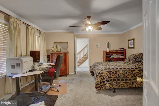 511 LARKSPUR LN, Chambersburg, PA 17202