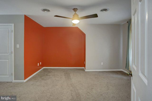 511 LARKSPUR LN, Chambersburg, PA 17202