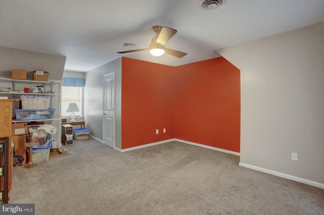 511 LARKSPUR LN, Chambersburg, PA 17202