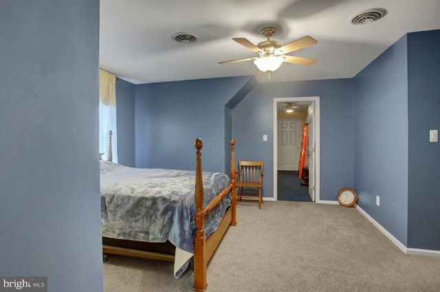 511 LARKSPUR LN, Chambersburg, PA 17202