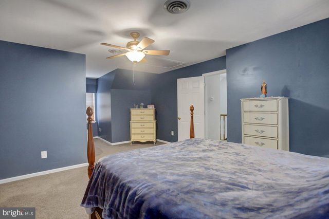511 LARKSPUR LN, Chambersburg, PA 17202