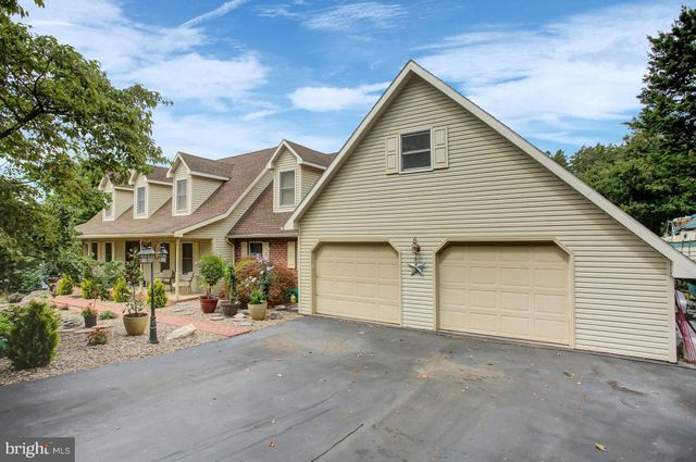 511 LARKSPUR LN, Chambersburg, PA 17202