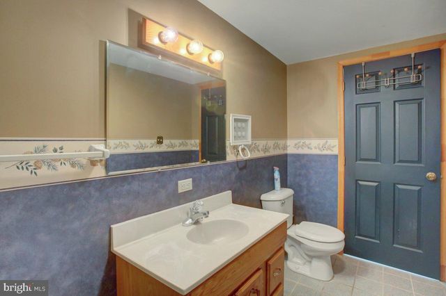 511 LARKSPUR LN, Chambersburg, PA 17202