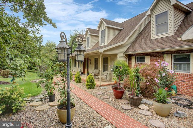 511 LARKSPUR LN, Chambersburg, PA 17202