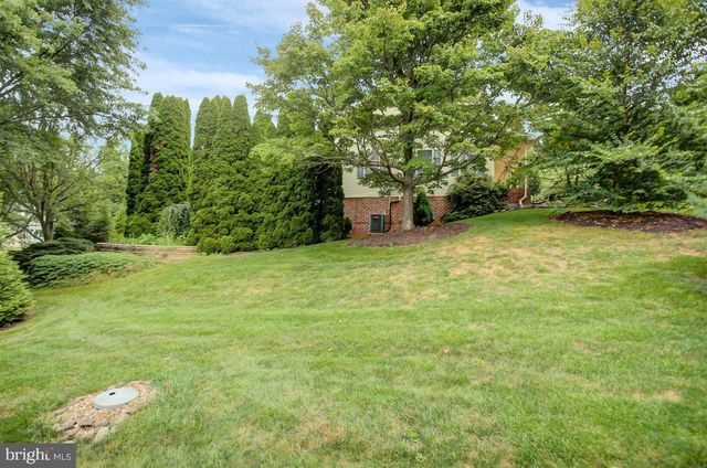 511 LARKSPUR LN, Chambersburg, PA 17202
