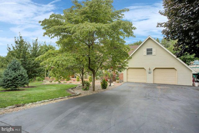 511 LARKSPUR LN, Chambersburg, PA 17202