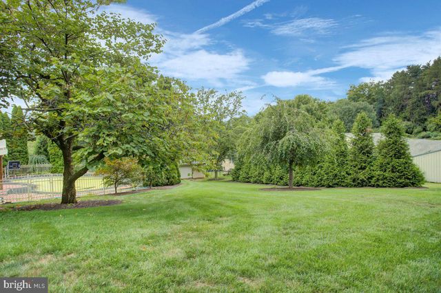 511 LARKSPUR LN, Chambersburg, PA 17202