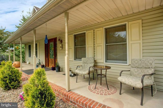 511 LARKSPUR LN, Chambersburg, PA 17202