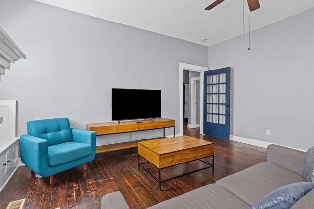 301 S Edgefield Avenue, Dallas, TX 75208