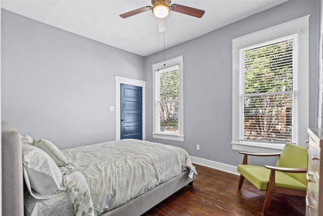 301 S Edgefield Avenue, Dallas, TX 75208