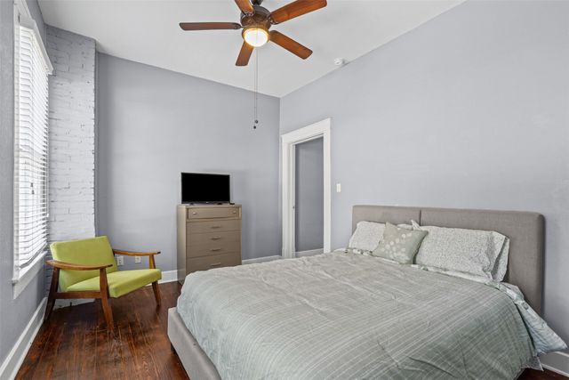 301 S Edgefield Avenue, Dallas, TX 75208