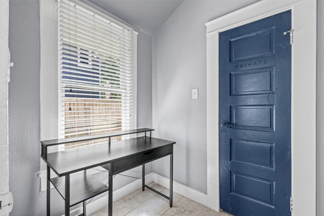 301 S Edgefield Avenue, Dallas, TX 75208